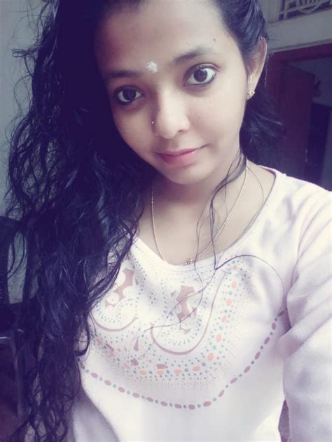INDIAN BEAUTIFUL MALLU GIRL LEAKED FULL COLLECTION .